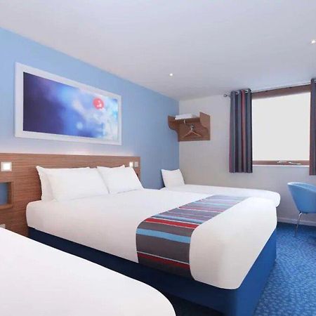 Travelodge Bracknell Central Esterno foto